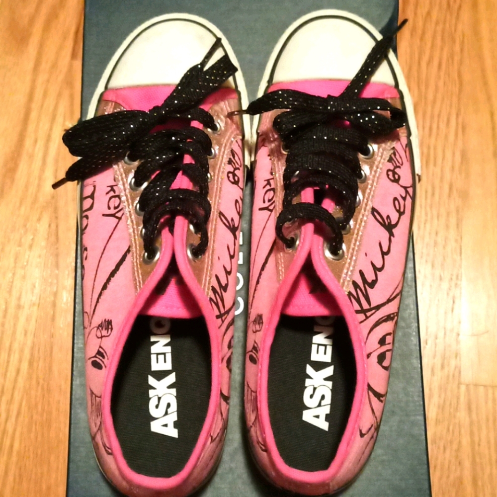 EUC ASK ENQUIRED Pink Mickey Mouse sneakers size 8
